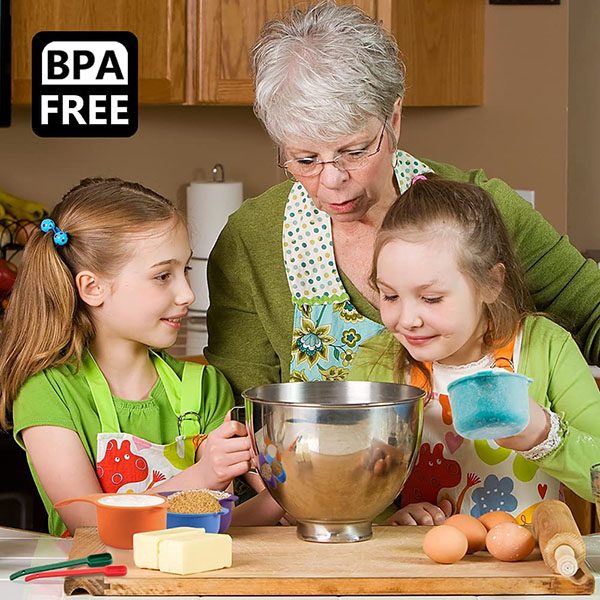 15-Piece Plastic Measuring Cups and Spoons
