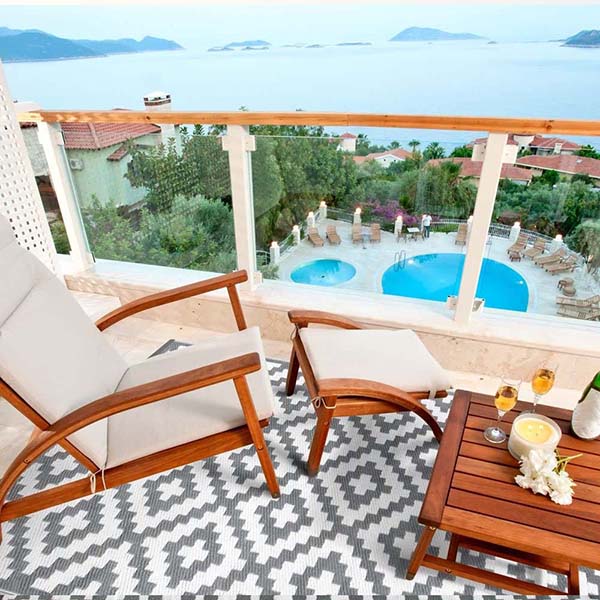  Indoor/Outdoor Reversible Plastic Rug 