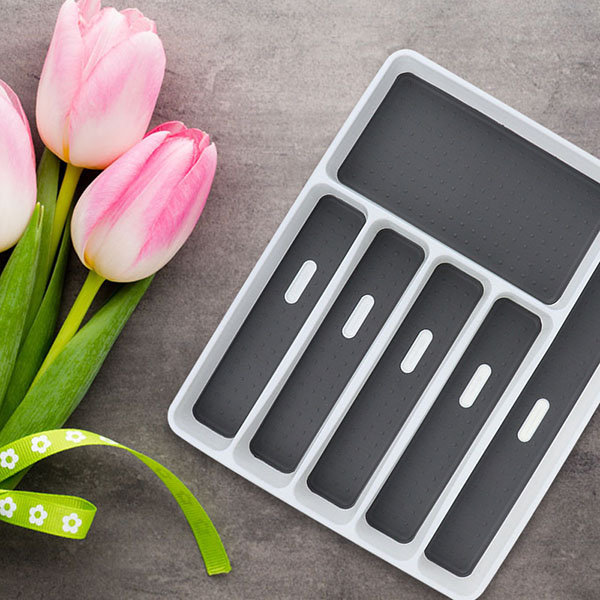 A six-speed tableware box