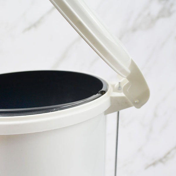 mini trash can