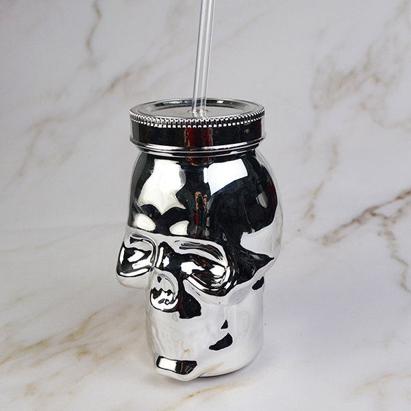 skull strawer bottle