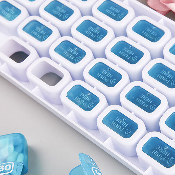 Monthle pill organizing pods