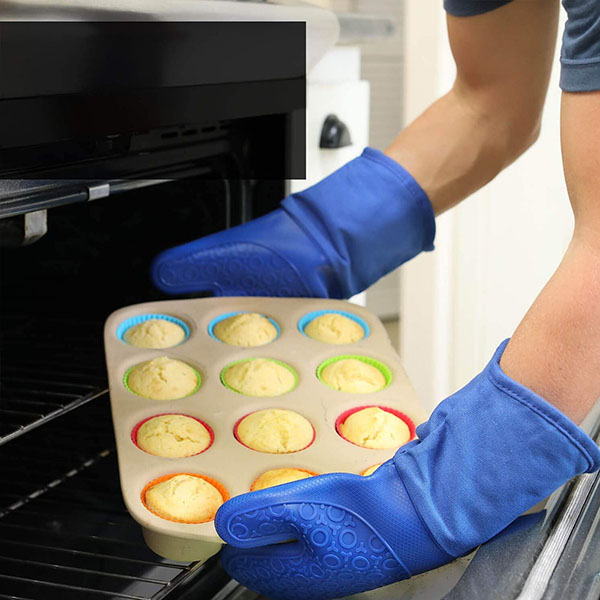 Silicone oven glove