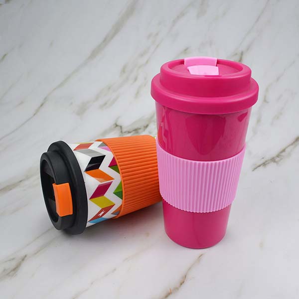 16 oz Plastic Travel Mug Flip Top Snap Lid with Hot Sleeve 
