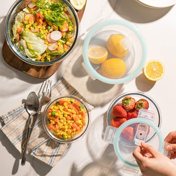 Glass food container with lid