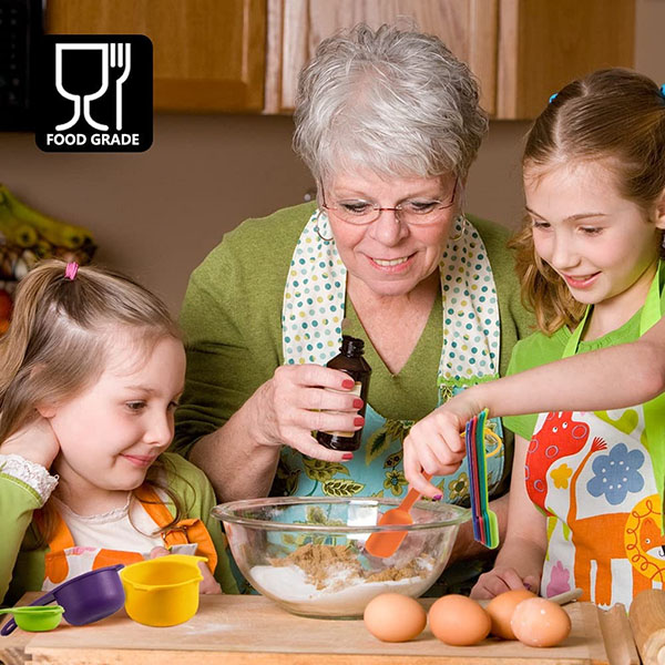 15-Piece Plastic Measuring Cups and Spoons