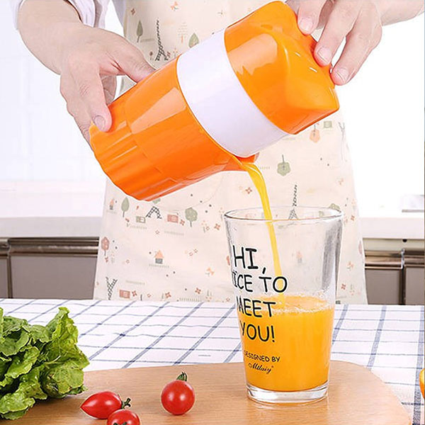 Manual juicer