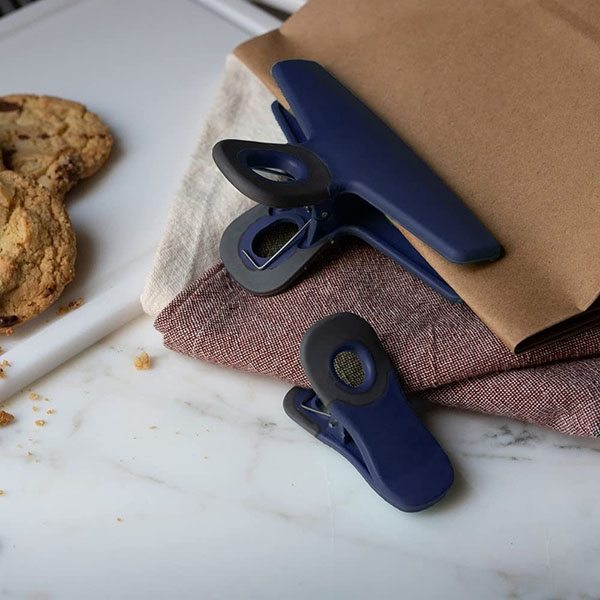 Magnetic bag clips set
