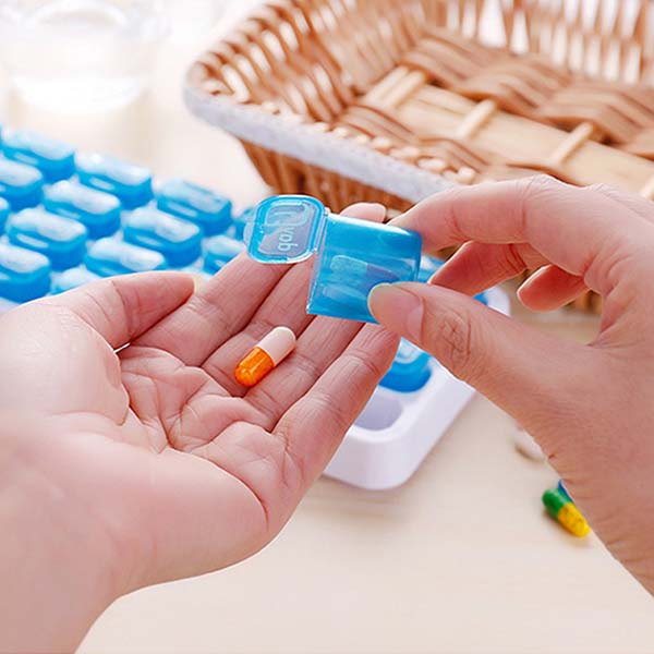 Monthle pill organizing pods