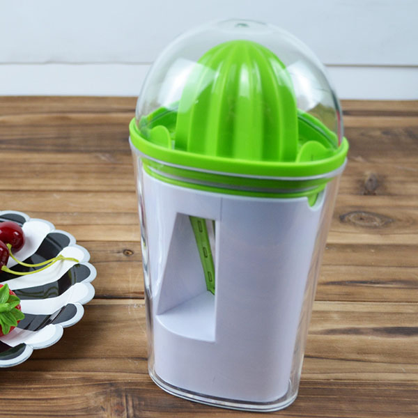 Juice squeezer and spiral slicer 