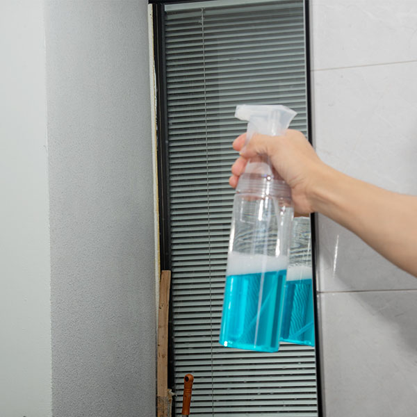 Plastic Clean Spray Bottle With 3 Cleaning Cloths
