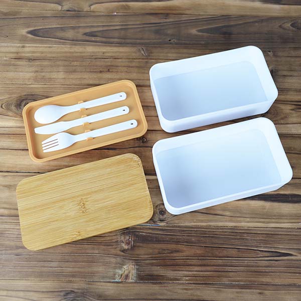lunch box with bamboo cover