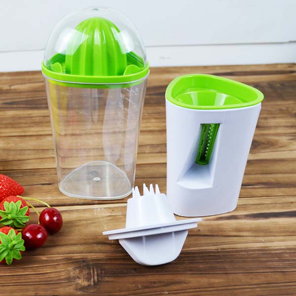 Juice squeezer and spiral slicer 