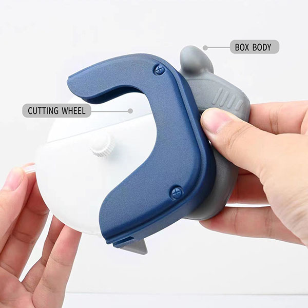 Pizza cutter Wheel with protective blade cover