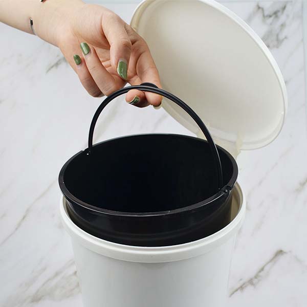 mini trash can